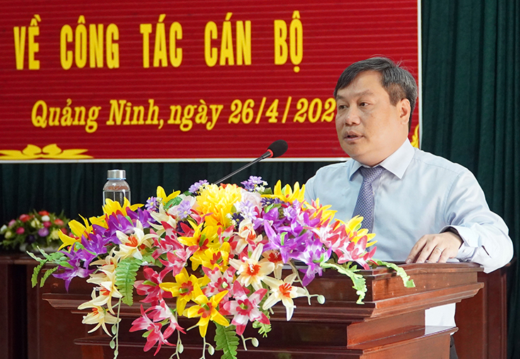 Công bố các quyết định về công tác cán bộ
