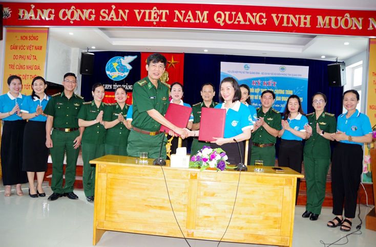 Phối hợp thực hiện Chương trình "Đồng hành cùng phụ nữ biên cương"