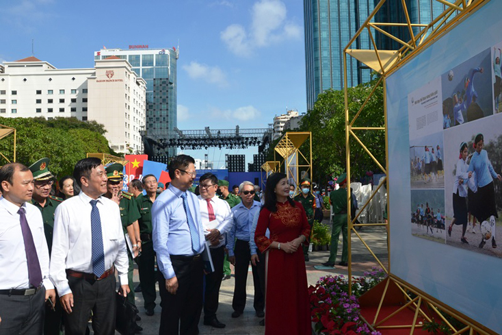 Triển lãm ảnh Kỷ niệm 46 năm Ngày giải phóng miền nam, thống nhất đất nước