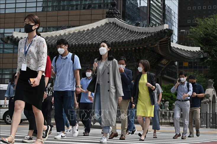 Những thói quen xấu khi đeo khẩu trang làm gia tăng nguy cơ nhiễm virus SARS-CoV-2