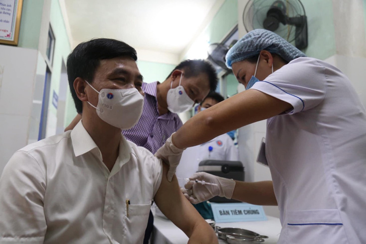 Tiến hành tiêm vắc-xin phòng Covid-19 cho nhóm đối tượng ưu tiên