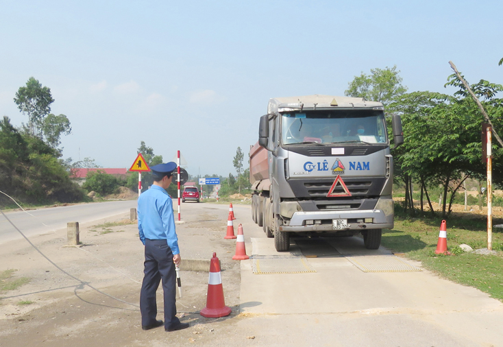 Thanh tra Sở Giao thông vận tải: Tăng cường xử lý xe ô tô chở quá tải trọng