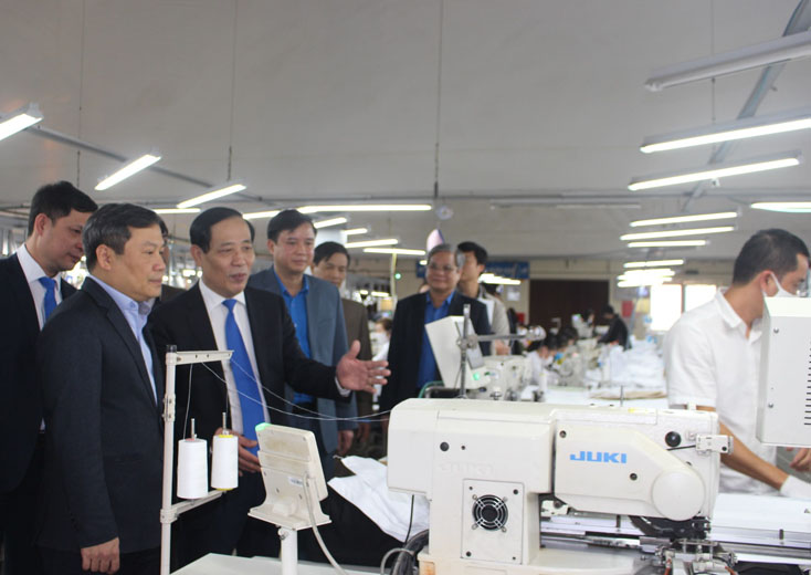 Tăng cường các hoạt động chăm lo, bảo vệ quyền, lợi ích hợp pháp cho người lao động