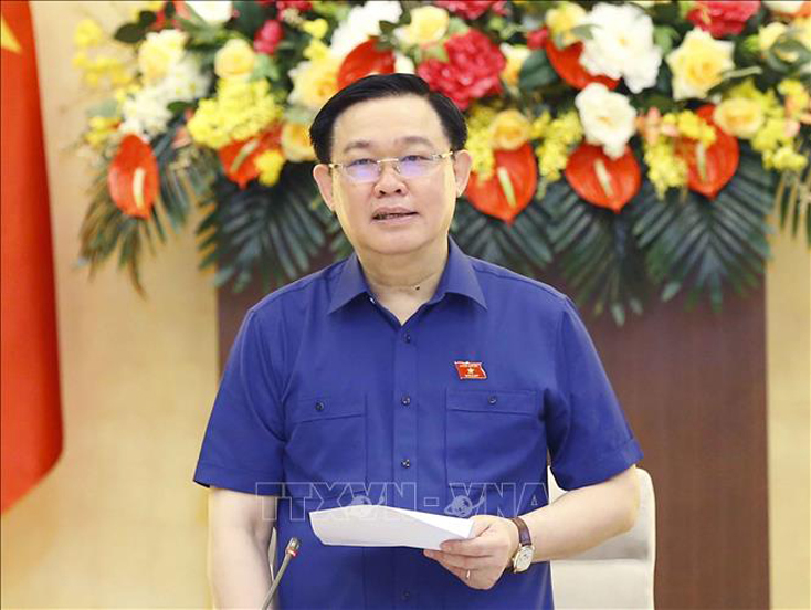 Chủ tịch Quốc hội Vương Đình Huệ làm việc với Văn phòng Quốc hội