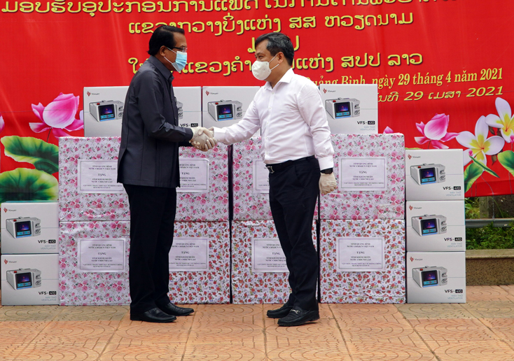 Quảng Bình-Khăm Muộn: Chung sức vượt qua đại dịch