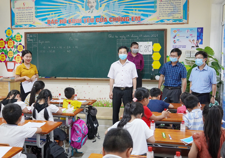 Kiểm tra đột xuất công tác phòng, chống dịch Covid-19 tại các trường học