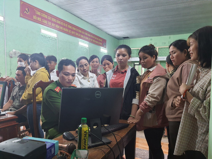 Một chiến sỹ công an hết mình với "chiến dịch" cấp CCCD