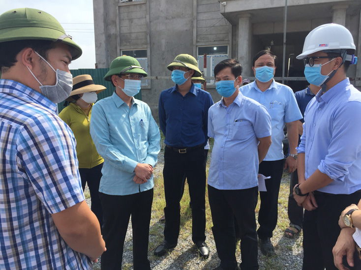 Đồng chí Phó Chủ tịch UBND tỉnh kiểm tra tiến độ thực hiện Dự án Hệ thống thoát nước và Vệ sinh môi trường đô thị Ba Đồn
