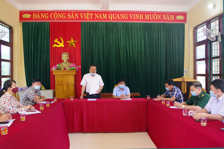 Đồng chí Bí thư Thành ủy Đồng Hới Trần Phong kiểm tra công tác chuẩn bị bầu cử tại huyện Bố Trạch