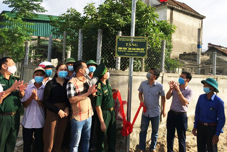 Khánh thành và bàn giao công trình dân sinh, nhà tình nghĩa