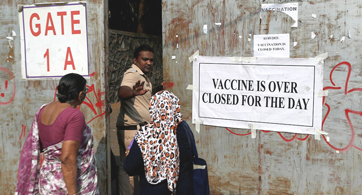 New Delhi đóng cửa 125 trung tâm tiêm chủng vì 'cạn' vaccine