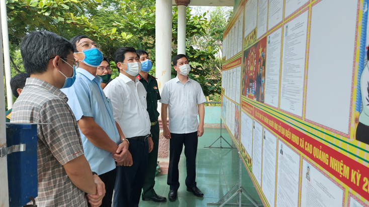 Kiểm tra công tác chuẩn bị bầu cử tại huyện Tuyên Hóa