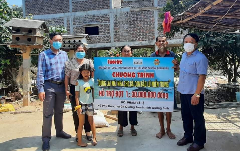 Hội Nông dân tỉnh: Trao tiền hỗ trợ xây dựng nhà chống lũ cho các gia đình có hoàn cảnh đặc biệt khó khăn