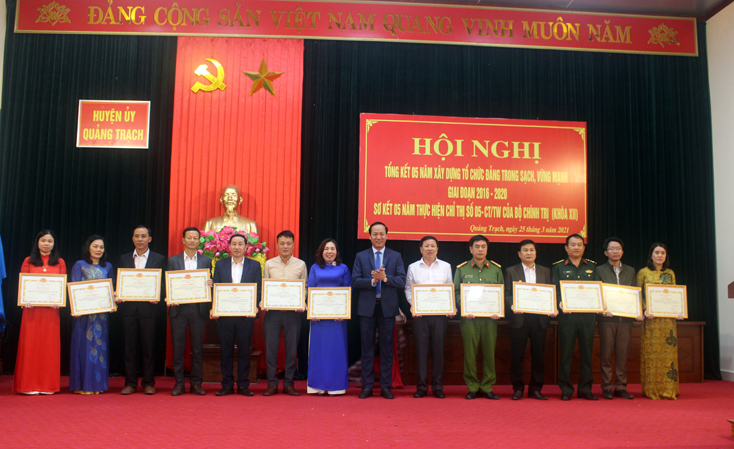 Phát huy tính chủ động, sáng tạo trong học tập và làm theo Bác