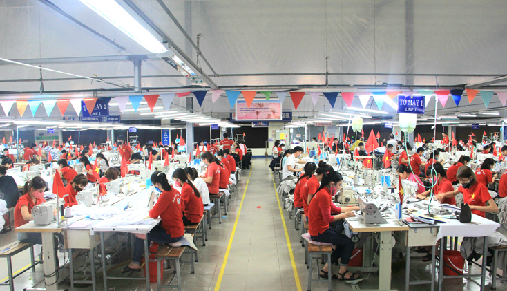 Doanh nghiệp vừa sản xuất, vừa chống dịch