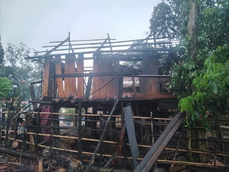 Sét đánh cháy nhà dân ở Lâm Thủy
