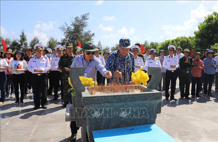 Trang nghiêm tượng đài Đại tướng Võ Nguyên Giáp trên quần đảo Trường Sa