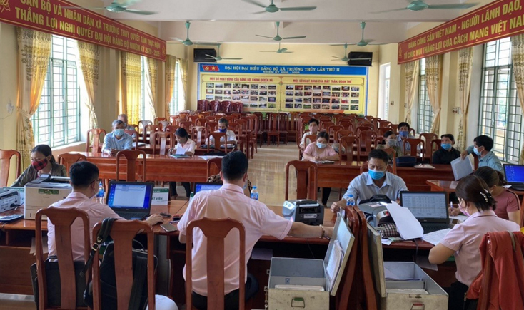 Tiếp sức cho người dân vùng khó khăn