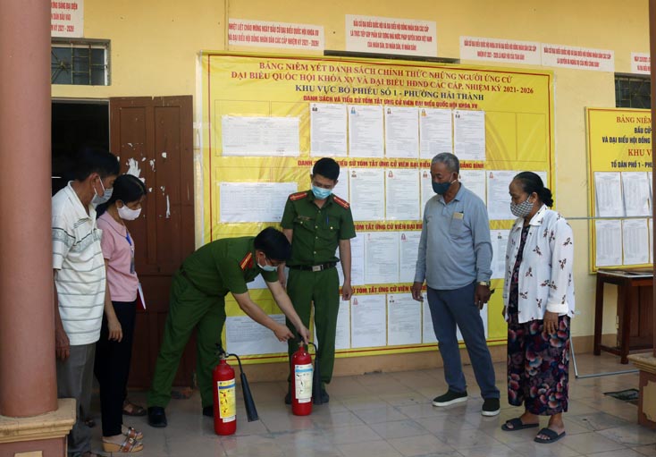 Kiểm tra công tác bảo đảm an toàn PCCC và CNCH tại các điểm bầu cử