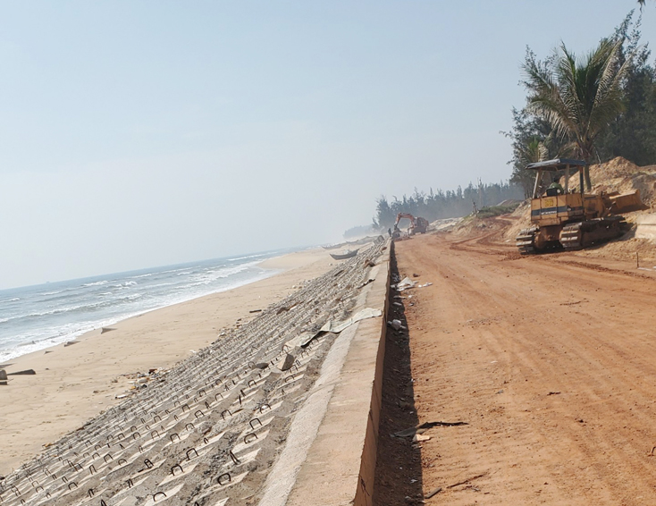 Nỗ lực hoàn thành các dự án kè cửa sông, cửa biển trước mùa mưa bão