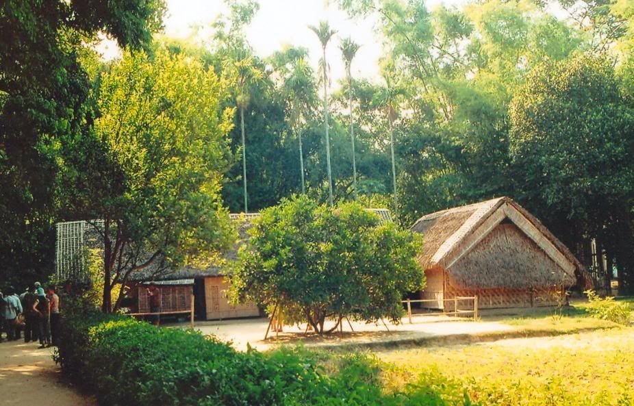 Người về thăm quê