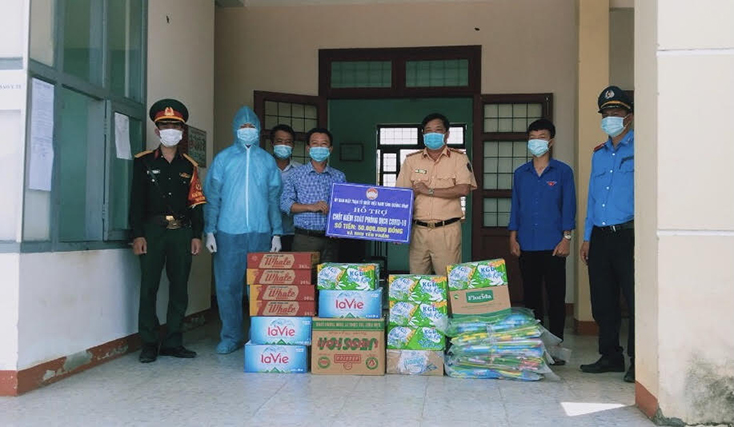 Ủy ban MTTQVN tỉnh: Trao hỗ trợ 100 triệu đồng cho các chốt kiểm soát dịch bệnh Covid-19