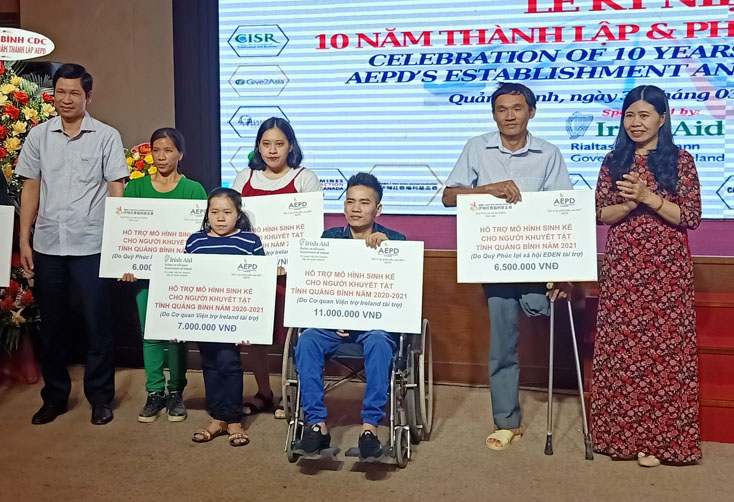Đồng hành với người khuyết tật