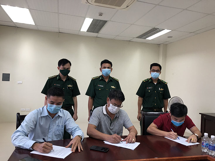 Ký cam kết về tham gia phòng, chống dịch Covid-19