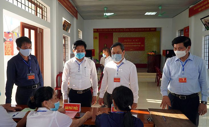Đến 17 giờ ngày 23-5, Quảng Bình có trên 96% cử tri tham gia bầu cử