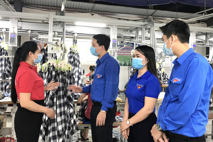 Tỉnh đoàn Quảng Bình: Thăm, động viên công nhân có hoàn cảnh khó khăn