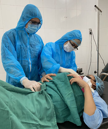 Hai sản phụ sinh con an toàn trong khu cách ly