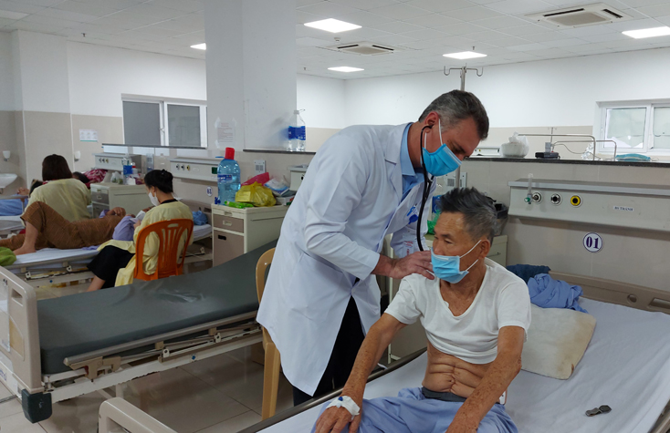 Chăm sóc sức khỏe người mắc các bệnh không lây nhiễm trước nguy cơ của dịch bệnh Covid-19