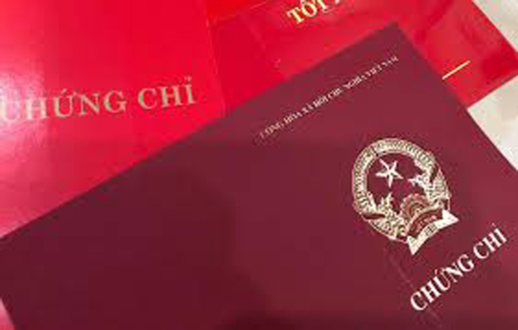 Đề xuất bỏ yêu cầu bắt buộc về chứng chỉ ngoại ngữ, tin học
