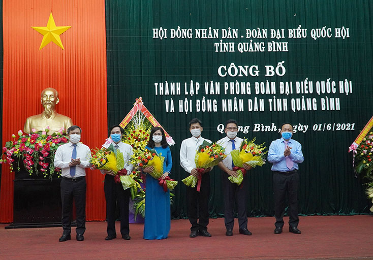 Công bố nghị quyết thành lập Văn phòng Đoàn ĐBQH và HĐND tỉnh