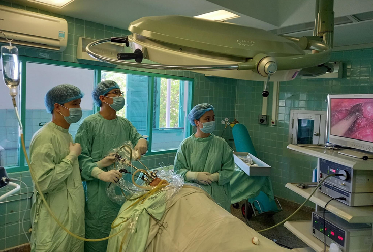 Triển khai thành công phương pháp phẫu thuật nội soi tuyến giáp qua đường miệng