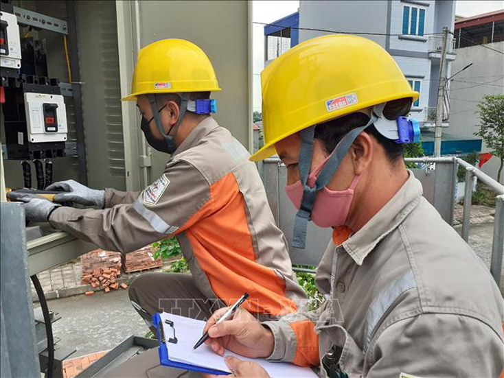 Tiêu thụ điện cao kỷ lục do nắng nóng