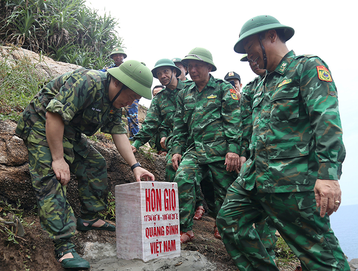 Đoàn công tác của tỉnh kiểm tra vùng biển và các đảo ven bờ