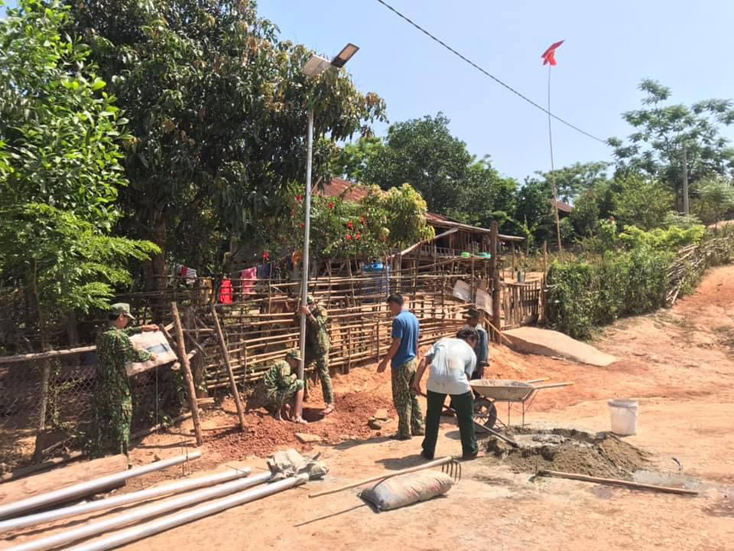 Hoàn thành công trình "Ánh sáng vùng biên" cho người dân xã biên giới Thượng Trạch