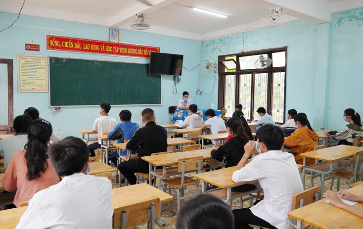 Sáng nay, gần 12.000 thí sinh bước vào kỳ thi, tuyển sinh vào lớp 10
