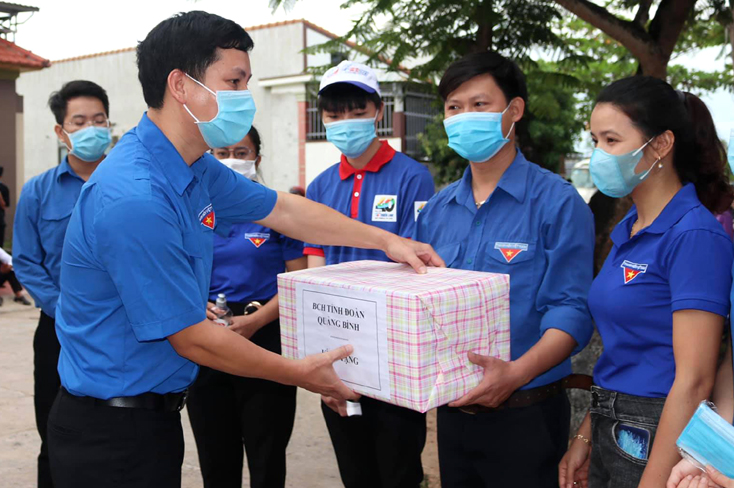 Hơn 400 tình nguyện viên tham gia "Tiếp sức mùa thi"