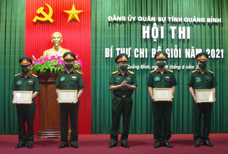 Đảng ủy Quân sự tỉnh: Trao thưởng 10 cá nhân xuất sắc tại hội thi bí thư chi bộ giỏi năm 2021