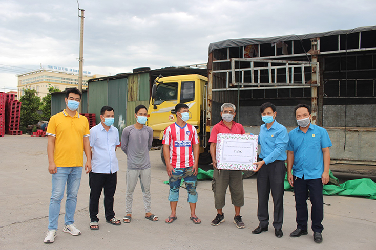 Kiểm tra công tác phòng, chống dịch bệnh Covid-19 tại các doanh nghiệp