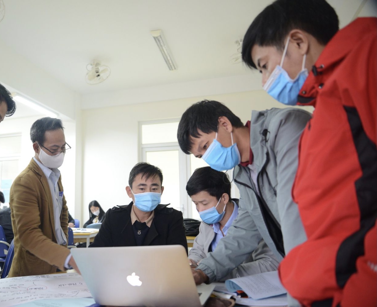 Giáo viên mùa dịch: Tạm dừng dạy, không dừng học