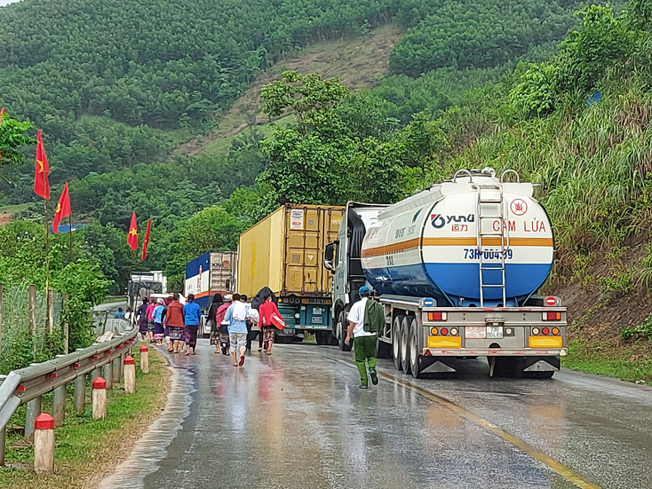 Cần có các biện pháp bảo đảm ATGT trên Quốc lộ 12A
