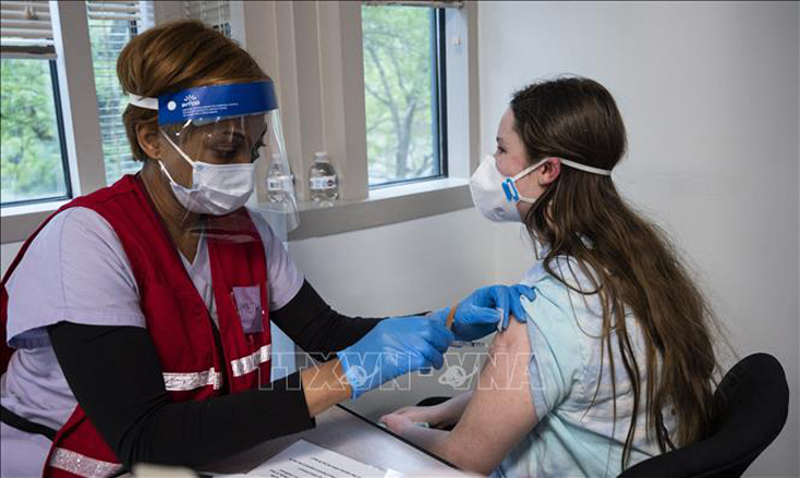 Tổng thống Mỹ kêu gọi người dân tiêm vaccine phòng COVID-19