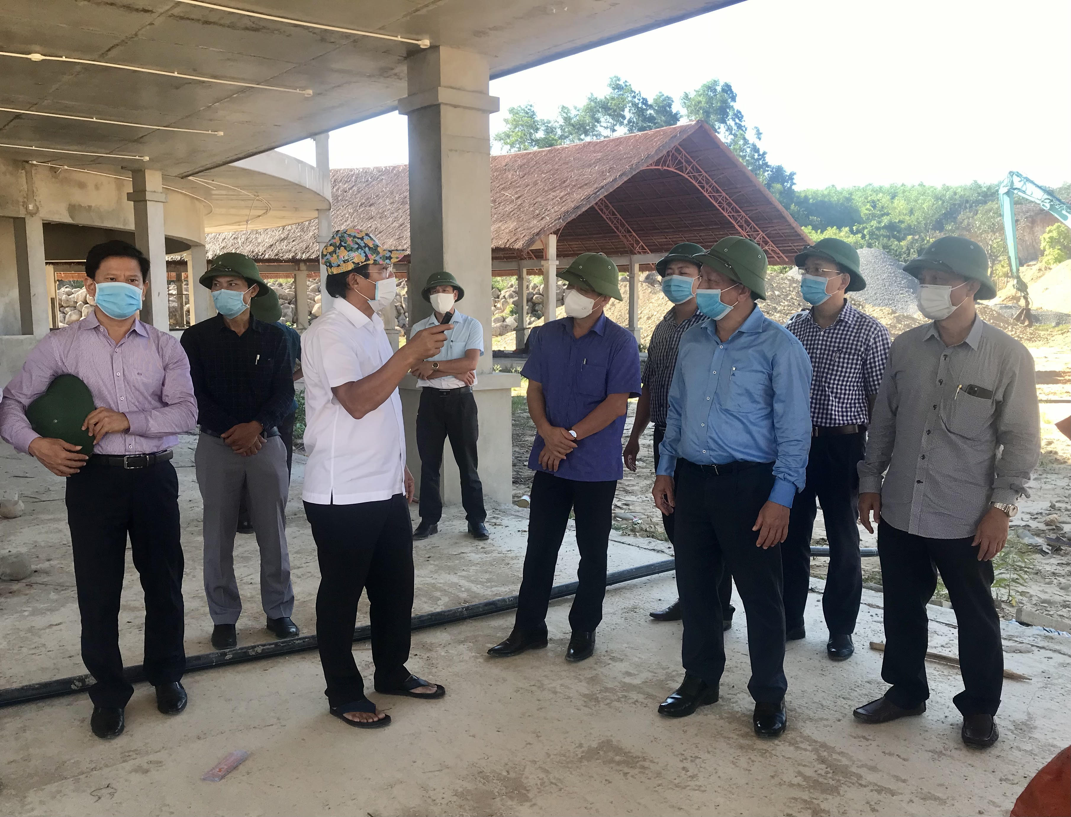 Đồng chí Phó Bí thư Thường trực Tỉnh ủy kiểm tra một số công trình, dự án tại huyện Lệ Thủy