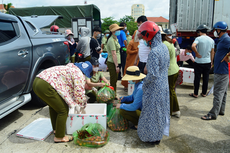 Quảng Bình chung tay hỗ trợ tiêu thụ vải thiều Bắc Giang