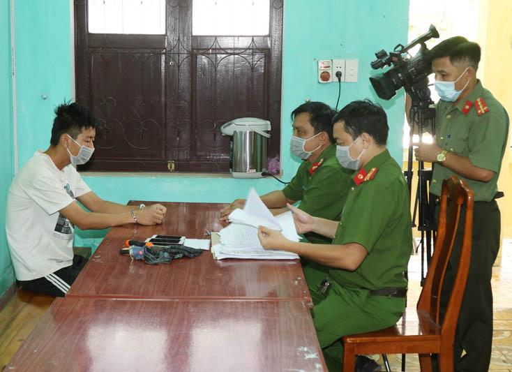 Những người lính làm báo