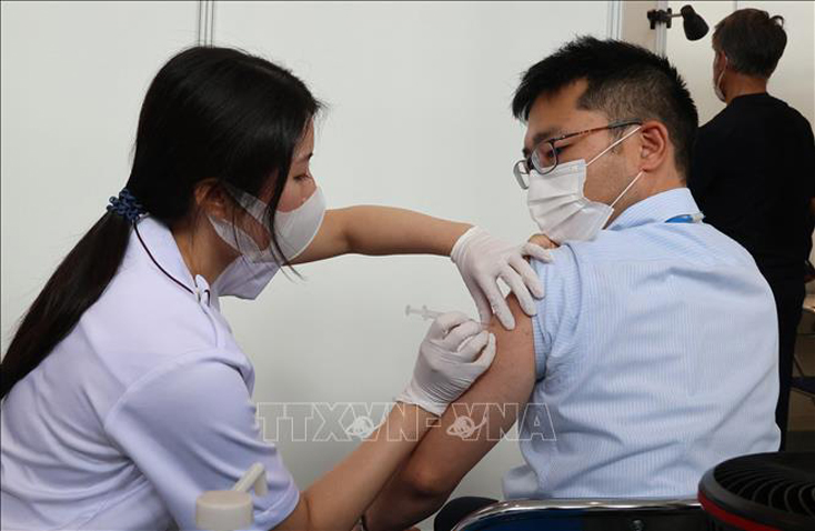 Nhật Bản tăng tốc tiêm chủng để duy trì mốc 1 triệu liều/ngày
