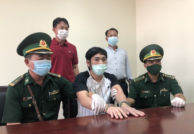 BĐBP Quảng Bình phối hợp tiếp nhận đối tượng truy nã đặc biệt nguy hiểm
